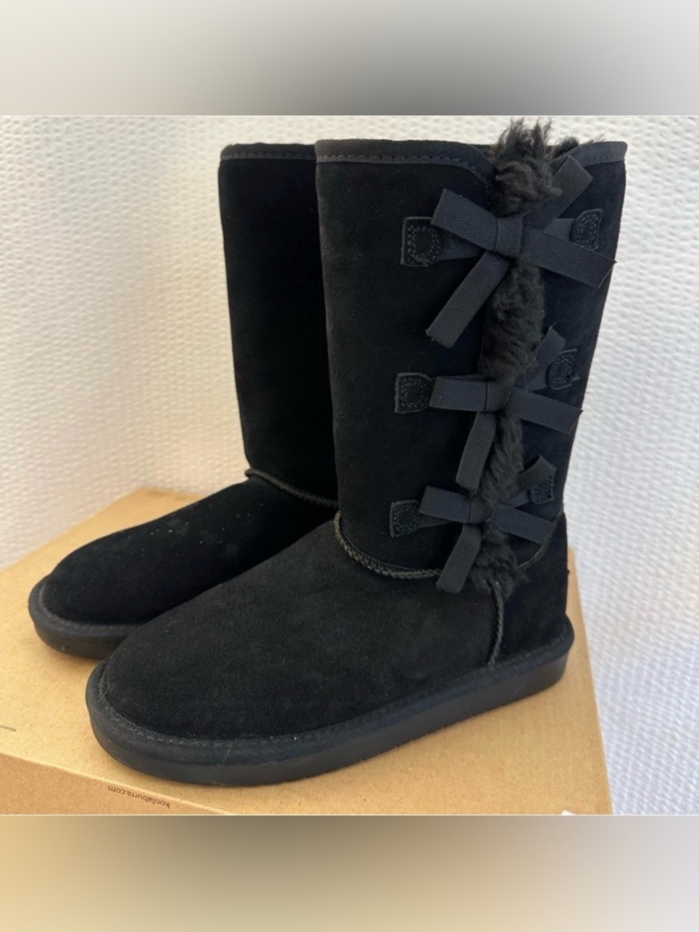 Koolaburra by UGG K Victoria Tall Girls Black Suede Boots Bows Size: 3